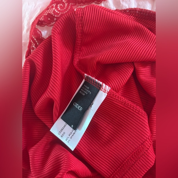 Girls do everything better lace tank top - Picture 4 of 4